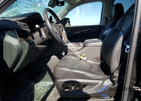 2020 Cadillac Escalade Premium Luxury z USA, uszkodzony, nr VIN 1GYS4CKJ0LR239367